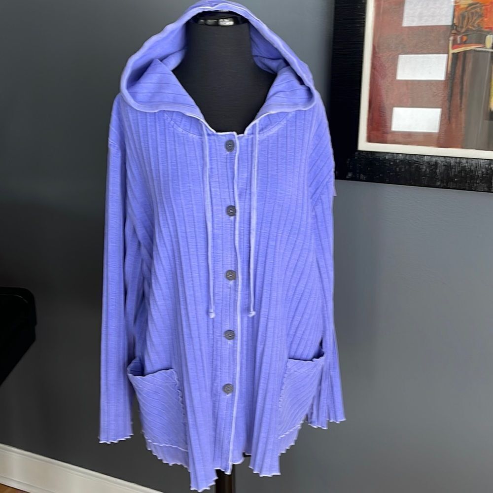 Focus washed violet ribbed button front drawstring hoodie. 100% cotton. Medium.